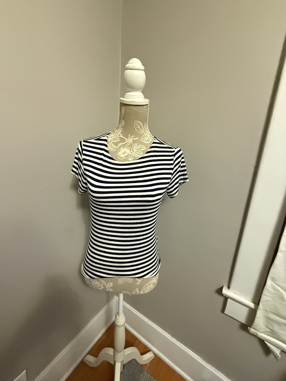 L'AGENCE Striped Short Sleeve Knit Top Navy Ivory Size Medium